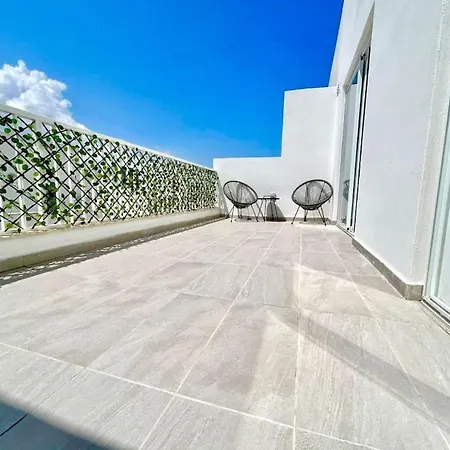 شقة Stylish Serenity Penthouse Retreat