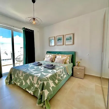 شقة Stylish Serenity Penthouse Retreat