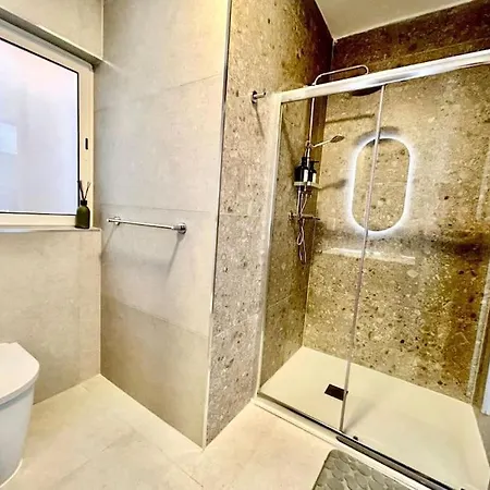 Stylish Serenity Penthouse Retreat شقة *