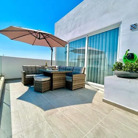 شقة Stylish Serenity Penthouse Retreat *