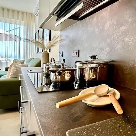 Stylish Serenity Penthouse Retreat Apartment Is-Swieqi