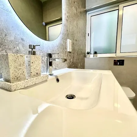 Stylish Serenity Penthouse Retreat *