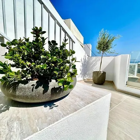Stylish Serenity Penthouse Retreat Apartment Is-Swieqi