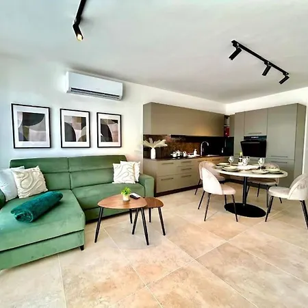 Stylish Serenity Penthouse Retreat Apartment Is-Swieqi