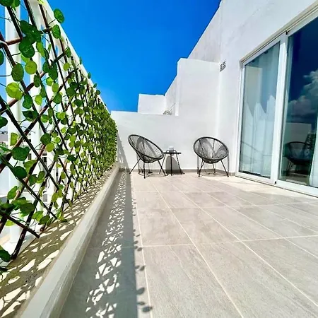 Stylish Serenity Penthouse Retreat Apartment